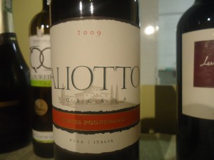 Aliotto, um Toscano elaborado com Sangiovese e CS, Merlot . Produzido pelos espumantes Ferrari, exibiu boa relação preço-qualidade