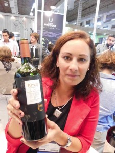 Aquia simpática María Silvia Bianchi, da Irurtia, com os novos vinhos "KM 0" que tem a fruta como protagonista.