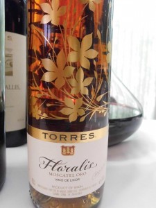 Torres Floralis, apresentação caprichada, vinho de sobremesa tão gostosa que a sobremesa poderá ser o próprio vinho! 