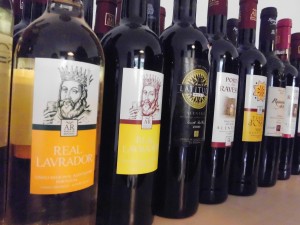 Os vinhos da Adega Cooperativa de Redondo são fáceis de beber, não são caros e bem distribuidos em Portugal e no Brasil (Barrinhas) 