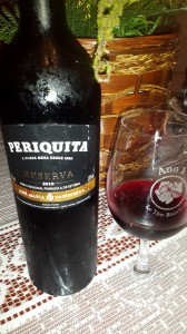 Éimpressionante como alguns produtores portugueses conseguem elaborar vinhos bem ao gosto dos brasileiros. Este Periquita Reserva é um exemplo clássico. 