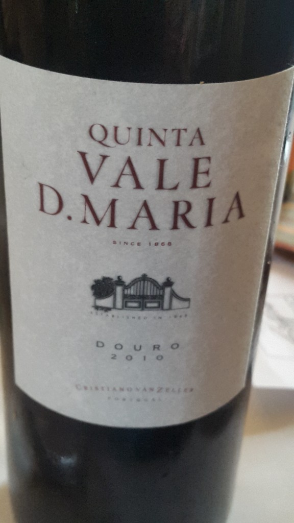Quinta do Vale D. Maria é uma antiquíssima propriedade no coração da Região Demarcada do Douro. Uma pequena, mas dedicada equipe de viticultores e enólogos – Sandra Tavares da Silva, Joana Pinhão, e Cristiano van Zeller.