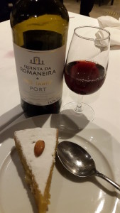 A Quinta da Romaneira situa-se junto ao rio Douro, no coração do Cima Corgo - centro das três zonas de produção de vinhos do Porto e do Douro. Estamos localizados perto do município de Cotas, próximo do Pinhão, a cerca de 2 horas do Porto e a pouco mais de 3 horas de Lisboa. 