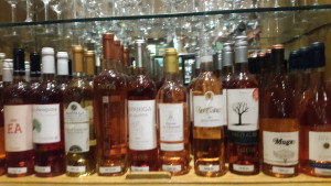Até os vinhos Rosés tem um espacinho especial na Calevin!