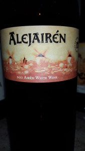Um branco da variedade Airén formidável, estruturado, com taninos e aromas que lembram Jerez