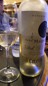 Antes da degustação, serviu-se este Sauvignon Blanc do Vale de Casablanca da safra 2012 - "Vitral" da Viña Maipo