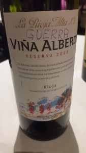 A grande peleja se deu entre o segundo e o primeiro lugar. Os dois vinhos da Península Ibérica disputaram, mas na segunda colocação ficou para o Riojano Vina Alberdi 2008, do Confrade Paulo Guerra.