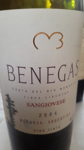 Benegas Sangiovese 2004. Essa garrafa era de importação da "Vinhos do Mundo", importadora sediada em Porto Alegre - RS