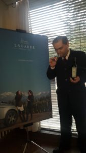 O impecável serviço do vinho do Varanda Grill coube a Bruno Soares, sommelier que tem a difícil missão de substituir o reconhecido Tiago Locatelli. 